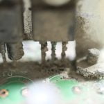 تأثير الرطوبه المدمر علي المكونات الإليكترونية