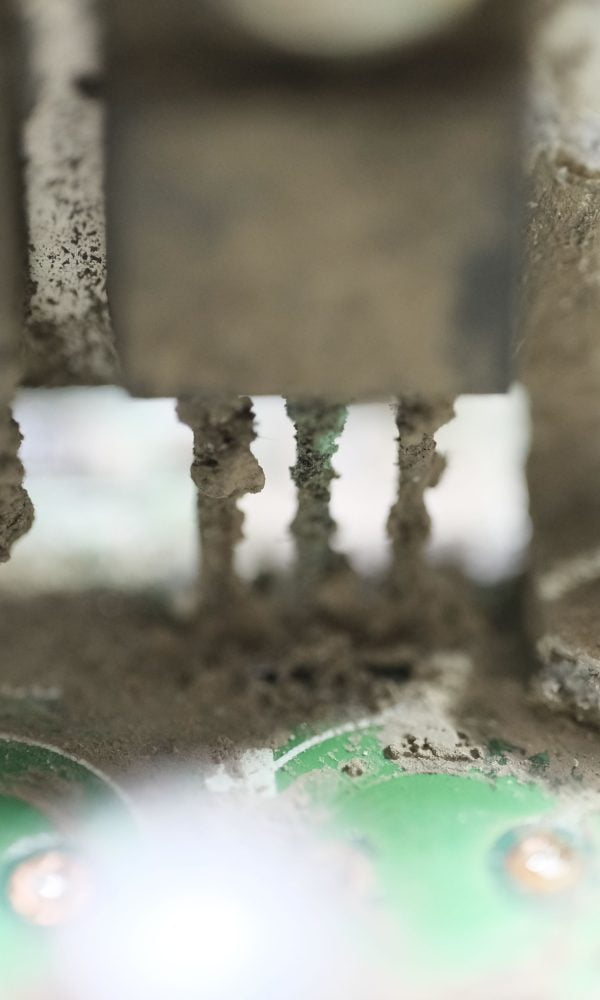 تأثير الرطوبه المدمر علي المكونات الإليكترونية